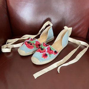 Embroidered espadrilles